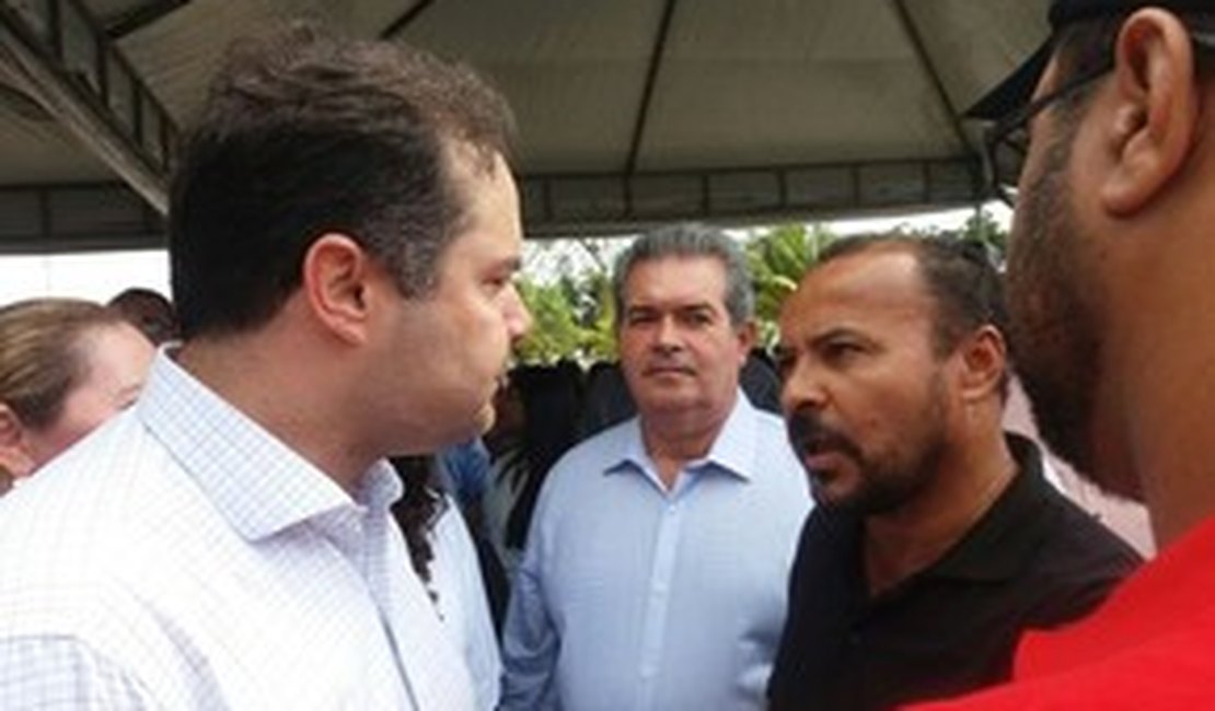 'Não podemos dar aumento pontual', diz Renan Filho sobre greve na polícia