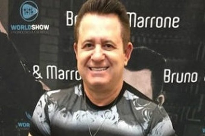 Marrone, da dupla com Bruno, cai do palco em show em Goiânia e leva pontos na testa
