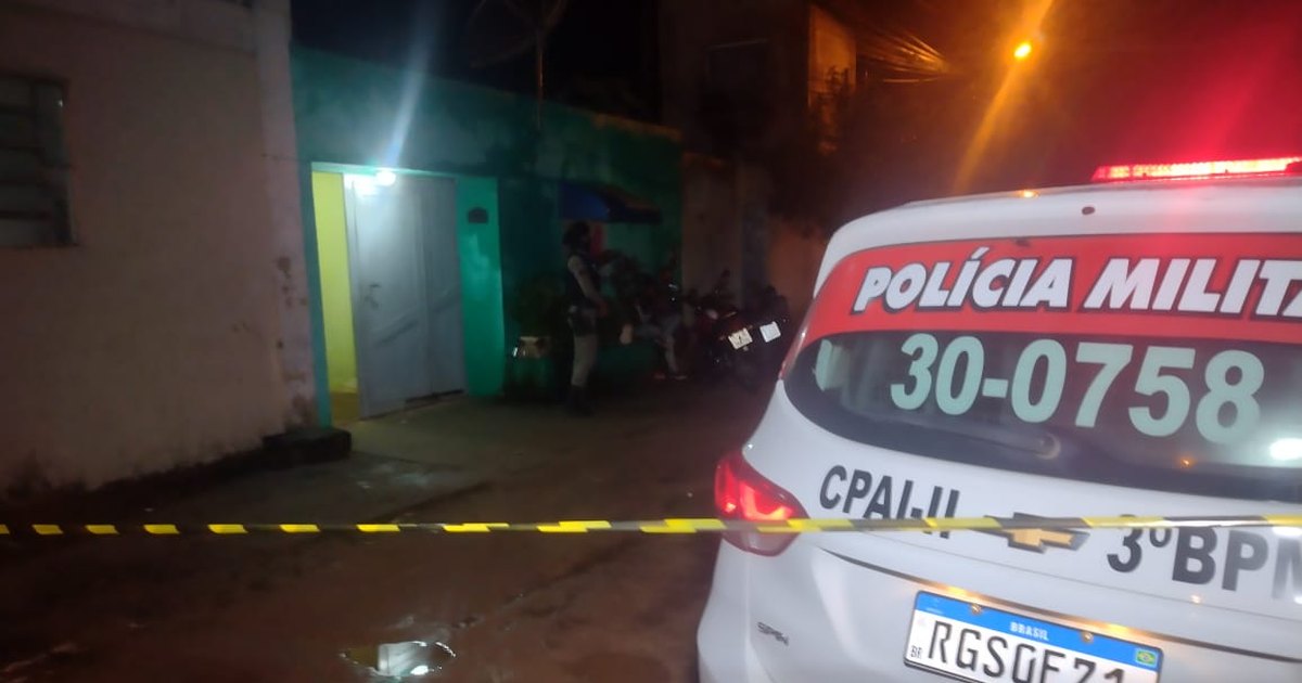 Vídeo Criminosos encapuzados invadem casa e matam homem em Arapiraca