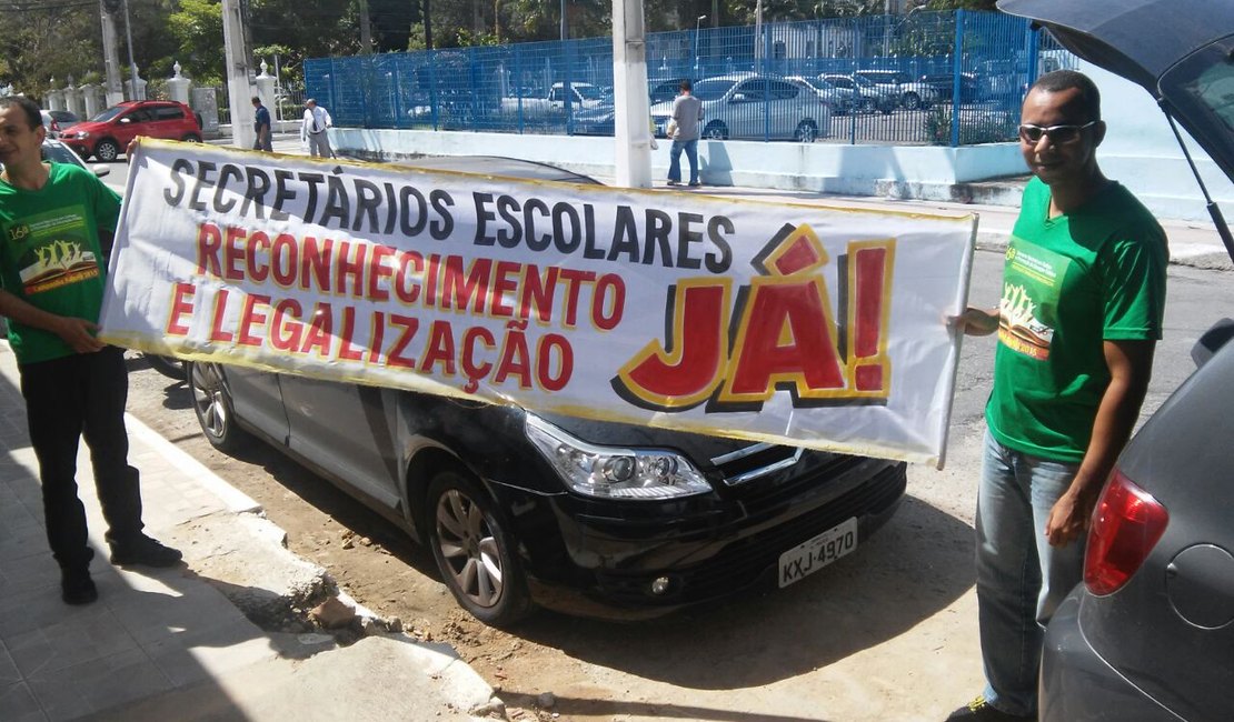 Secretários escolares do Estado podem aderir à greve da educação em Alagoas