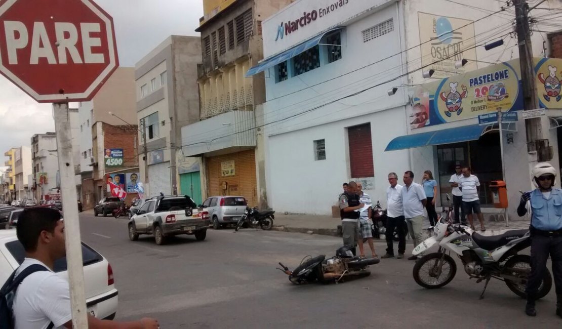 Ex-deputado se envolve em acidente de trânsito no centro de Arapiraca