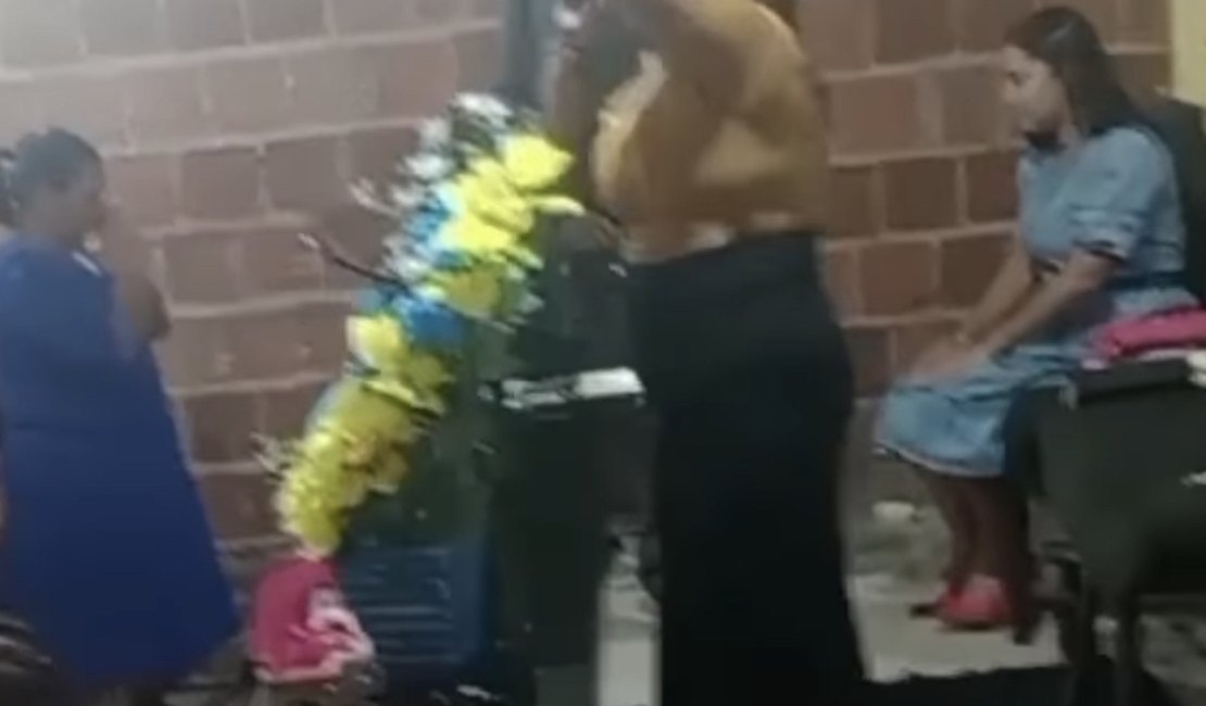 Em vídeo, mulher prega em igreja evangélica antes de ser assassinada a tiros em Maceió
