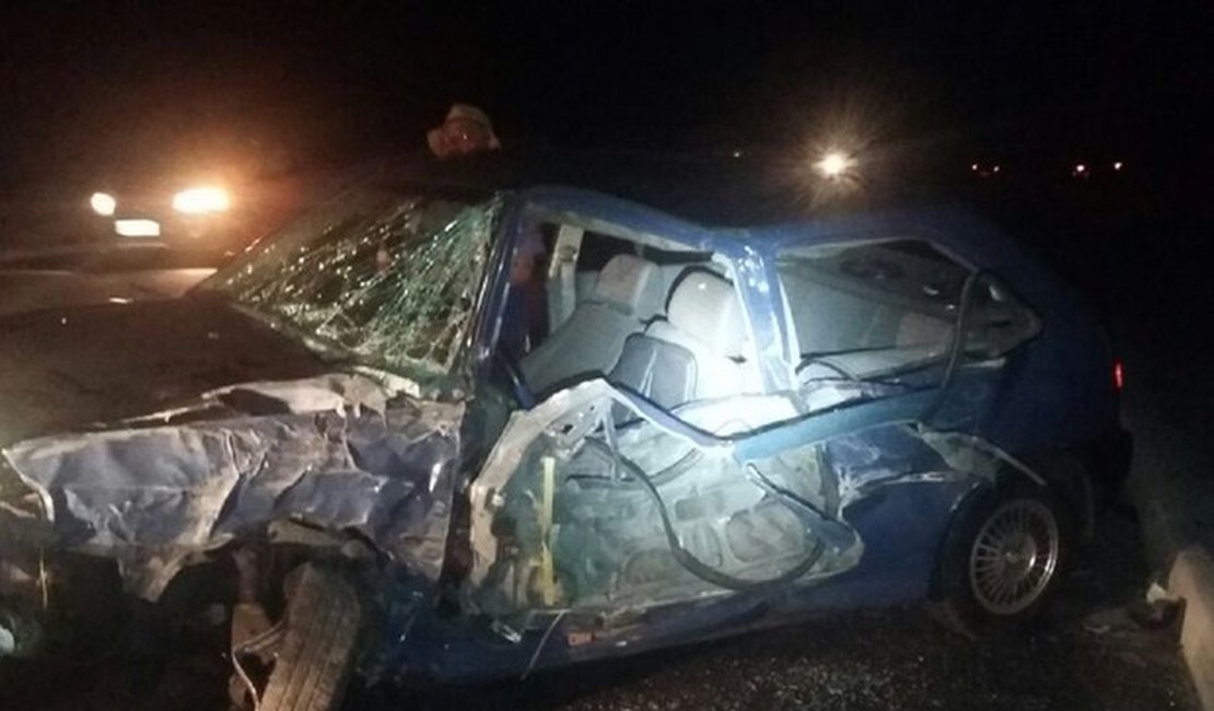 Colisão entre dois veículos deixa seis pessoas feridas na BR-104, em AL
