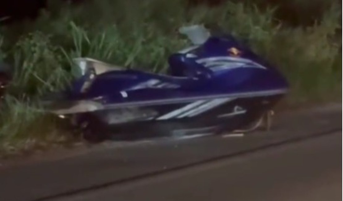 Colisão entre quadriciclo e micro-ônibus deixa homem morto na rodovia AL 101 Norte