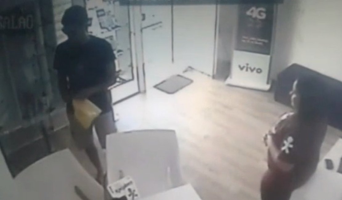 Câmeras de segurança flagram assalto a loja da Vivo em Teotônio Vilela