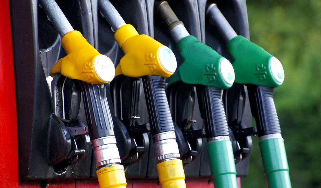 Ministros e Petrobras discutem alta no preço dos combustíveis