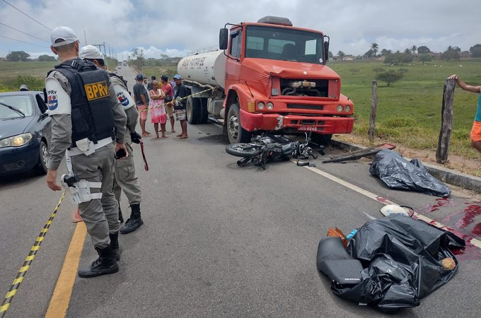 Vídeo. Casal morre após grave acidente entre caminhão e moto, na AL 115, no Agreste