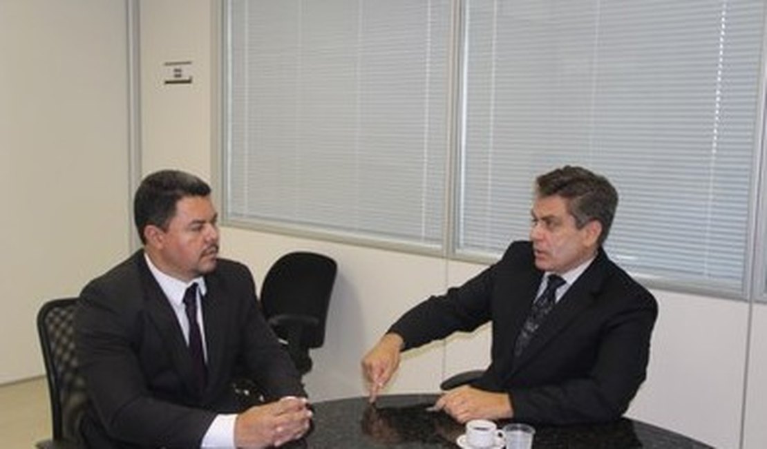 Detran/AL discute parceria com perícia da Polícia Federal no estado