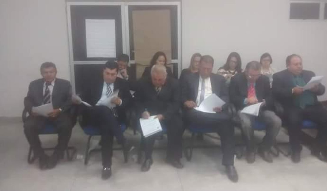 Câmara Municipal de Arapiraca abre trabalhos de 2016 fora de sua sede
