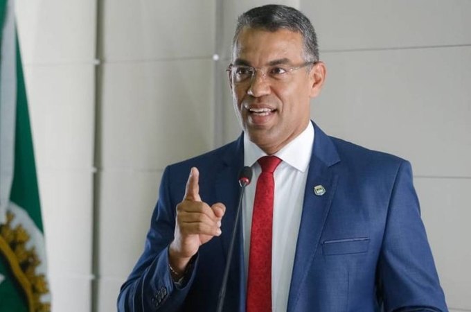 Mesmo após operação da PF,vereador Siderlane continuará recebendo salário de quase R$ 19 mil em Maceió