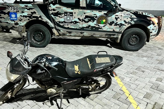 Polícia Militar apreende drogas e recupera veículo roubado em ocorrências no Sertão de Alagoas