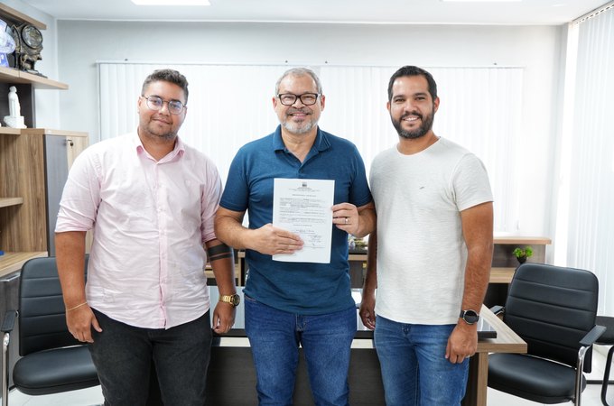 Prefeito Dário garante avanços na educação com repactuação e retomada de creches em Feira Grande