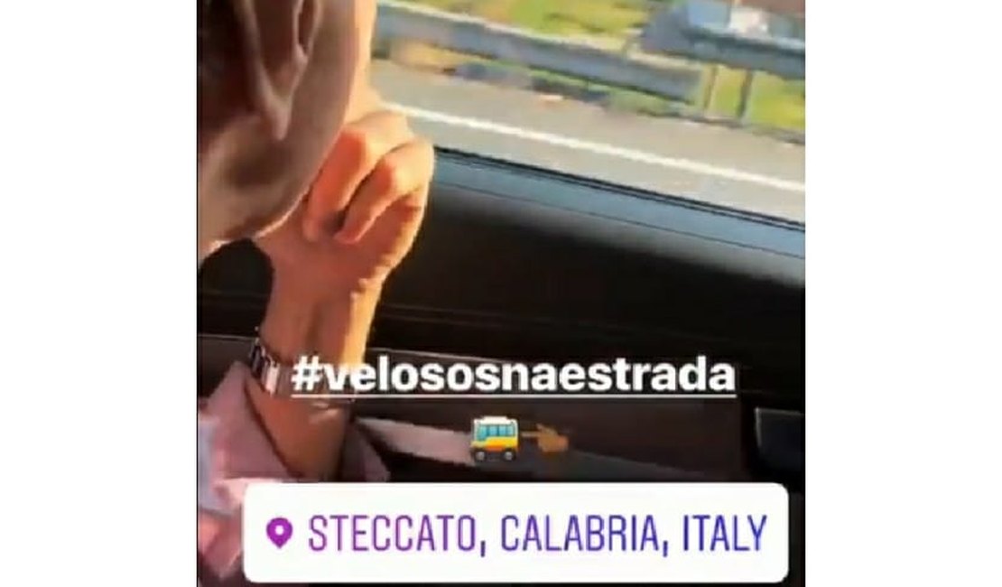 Caetano compara mar da Itália ao de Maceió em vídeo no Instagram