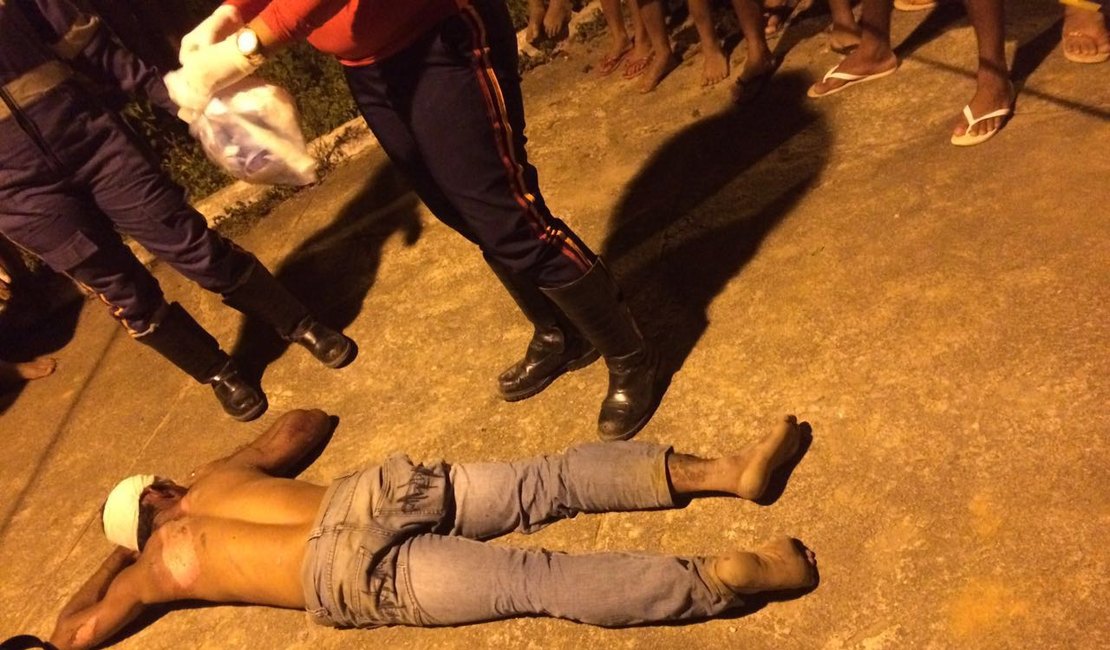Homem é espancado por populares após suposto assalto em Arapiraca