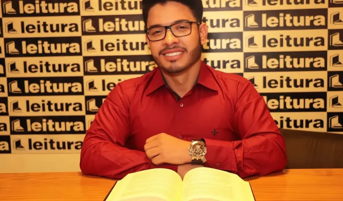 Pesquisador alagoano é reconhecido como autor best-seller no Brasil com obra sobre matemática