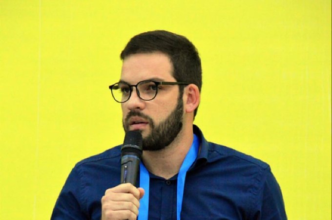Rui Palmeira critica nova troca na Educação de Maceió e cobra autonomia do secretário: “Que não seja mais um bebê reborn do João Caldas”