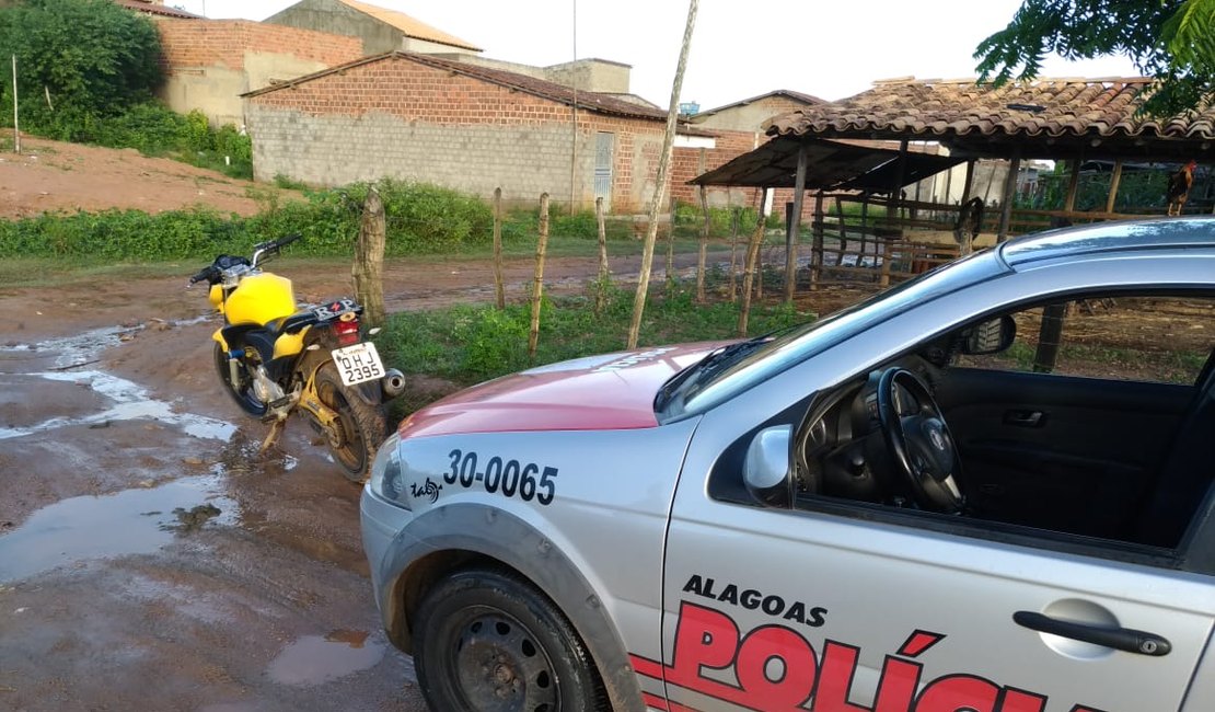 Guarnição de Rádio Patrulha recupera veículo roubado no bairro Cacimbas II, em Arapiraca