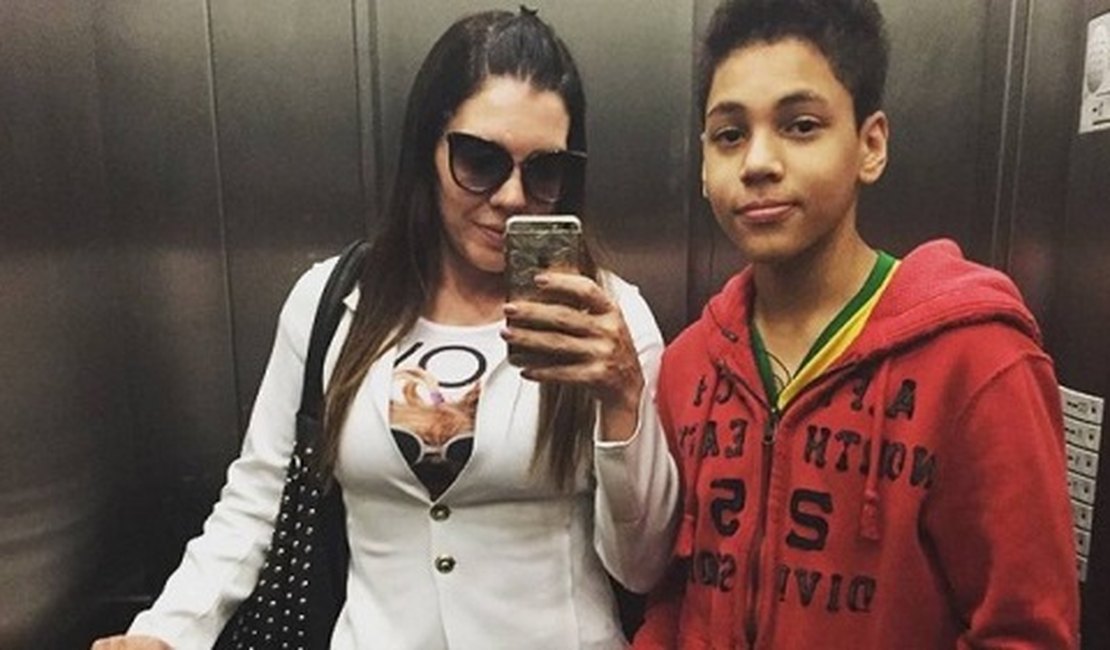 Simony lança primogênito como cantor de funk