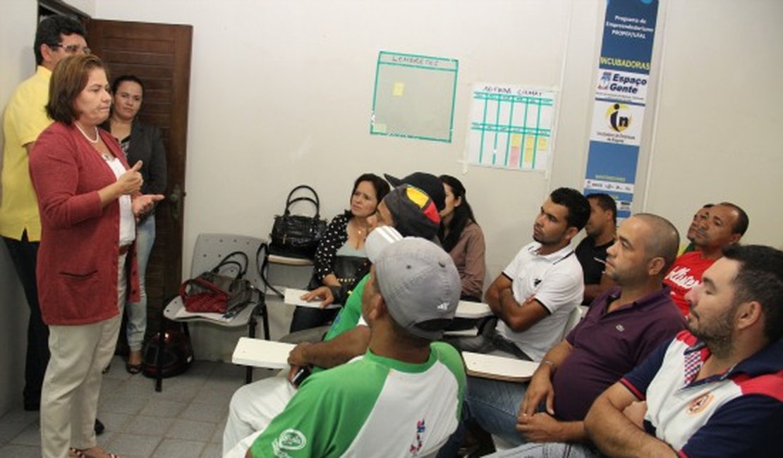 Vendedores participam de reunião na Casa do Empreendedor