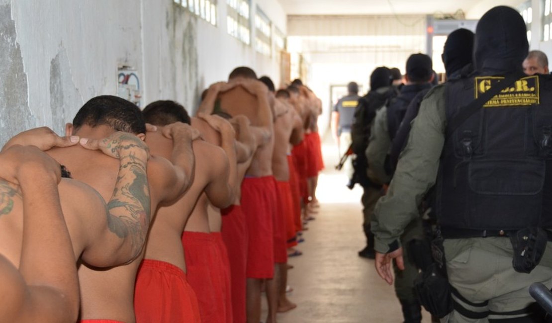 Superlotados, presídios de Alagoas têm 10 presos para cada agente