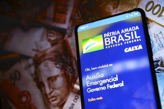 Paulo Guedes confirma renovação no pagamento do auxílio emergencial
