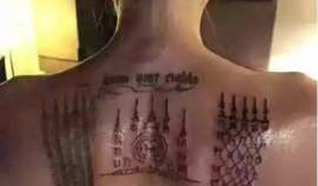 Tatuador de Angelina Jolie publica nova tatuagem da atriz