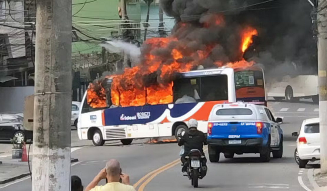 Traficantes tomam 13 ônibus e fecham vias na Ilha do Governador, no RJ, após operação com 4 presos