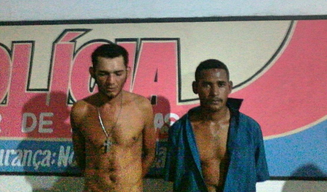 Dupla é presa com vários celulares, após denúncias em Campo Alegre