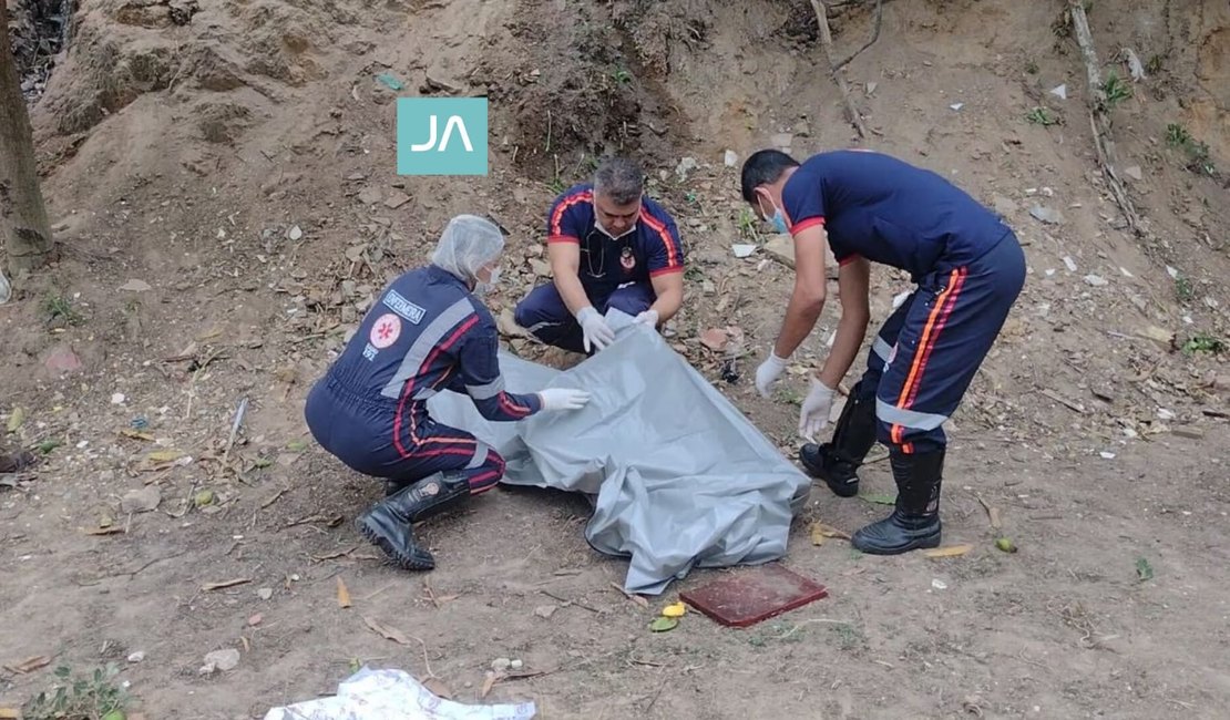 Jovem de 17 anos é assassinado a tiros às margens da linha do trem, em Arapiraca