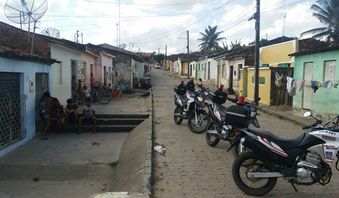 Rocam recupera motos roubadas em residência no bairro Manoel Teles