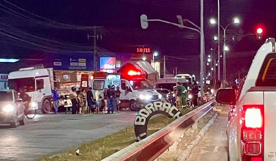 Colisão entre motocicletas deixa três pessoas feridas em Arapiraca