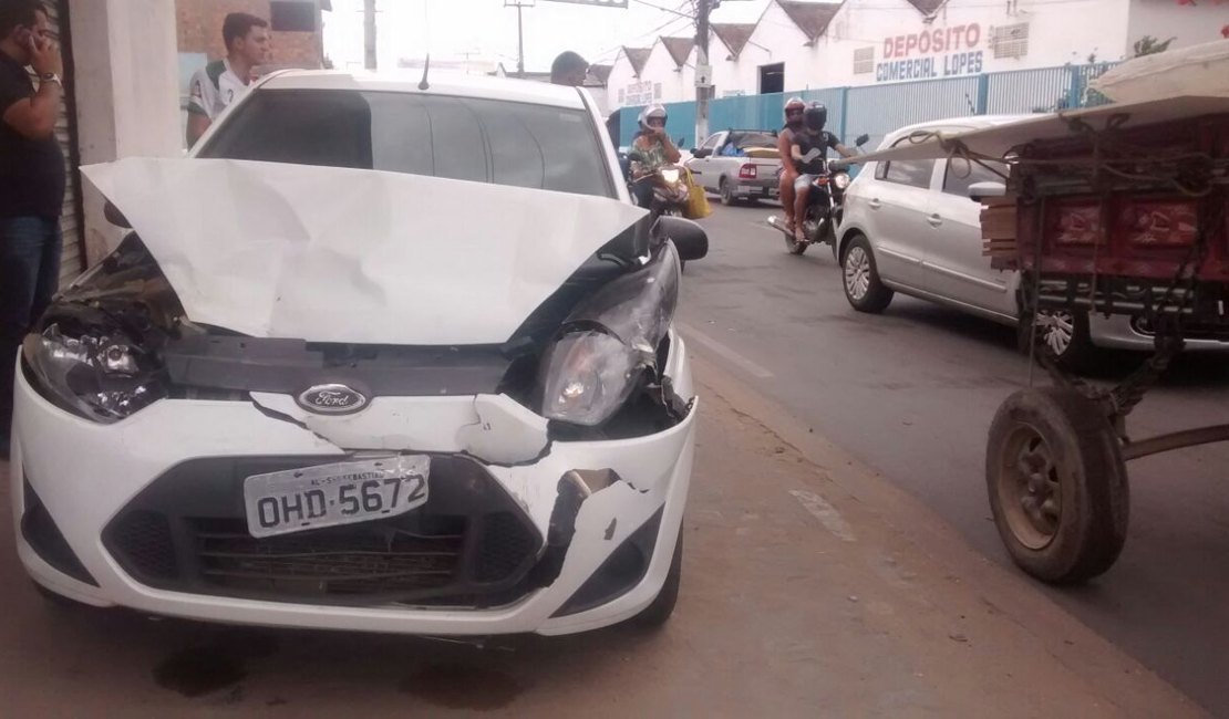 Colisão entre veículos é registrada no São Luiz I, em Arapiraca