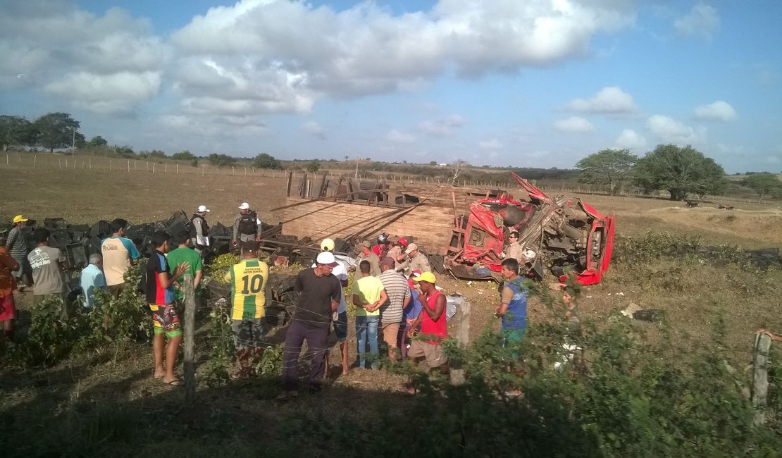 Grave acidente deixa dois mortos e dois gravemente feridos em Arapiraca