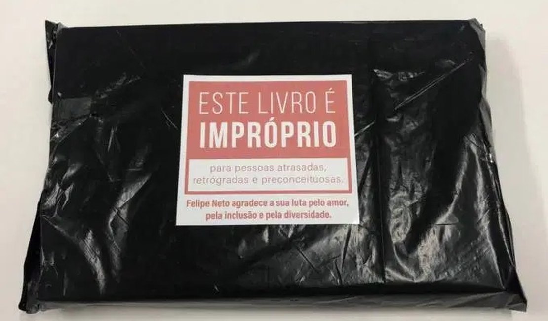 Distribuição de livros LGBT comprados por Felipe Neto gera clima de Copa na Bienal