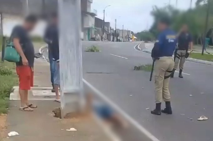 Homem fica ferido após colidir moto contra poste no Bosque das Arapiracas