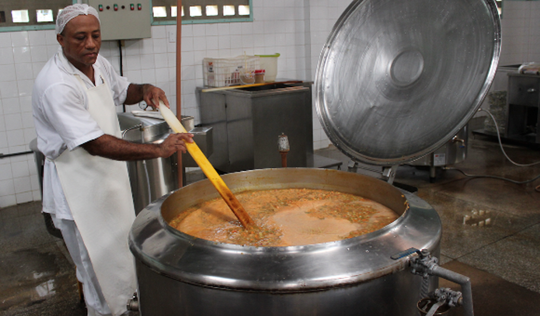 Projeto Sopas distribui mais de 2 milhões de litros em Maceió