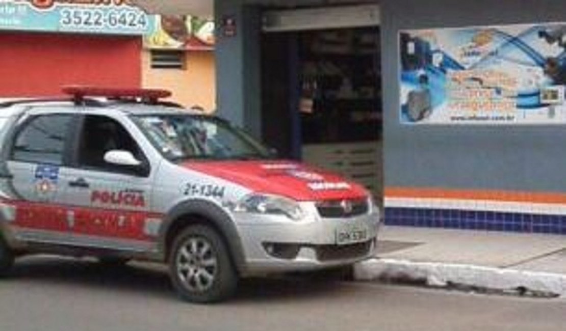 Estabelecimento na Rua São Francisco é assaltado na tarde desta segunda-feira (20)