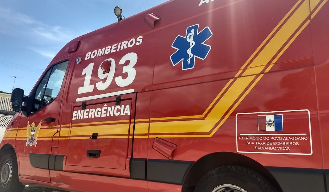 Motociclista fica ferida em colisão com picape em Palmeira dos Índios