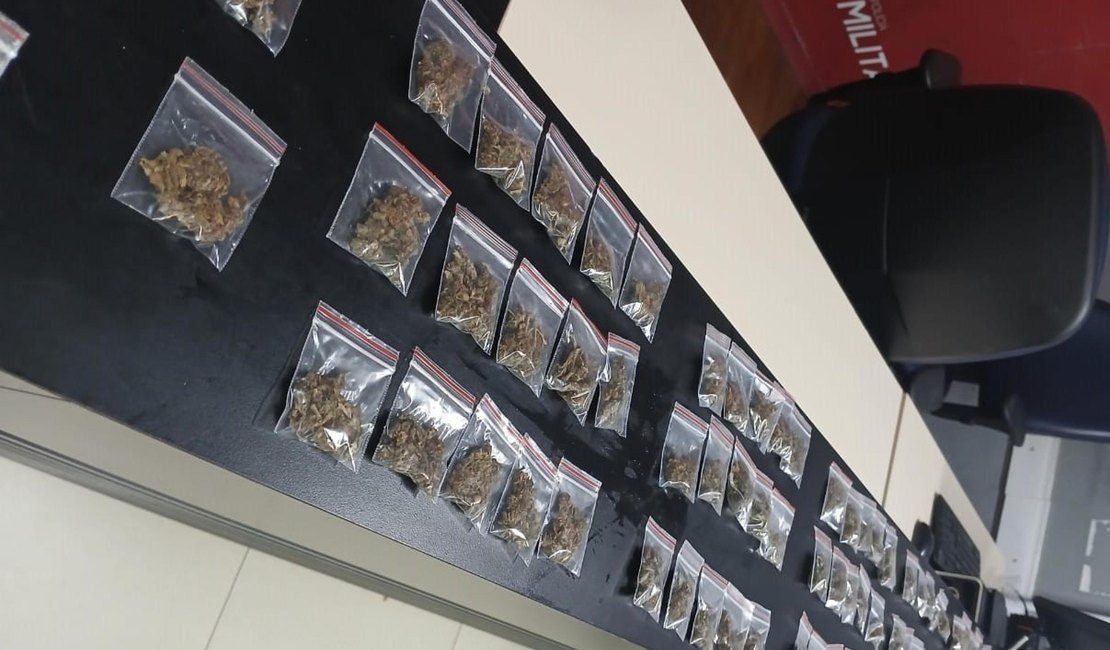 PM detém dois suspeitos com drogas no Litoral Norte de Alagoas
