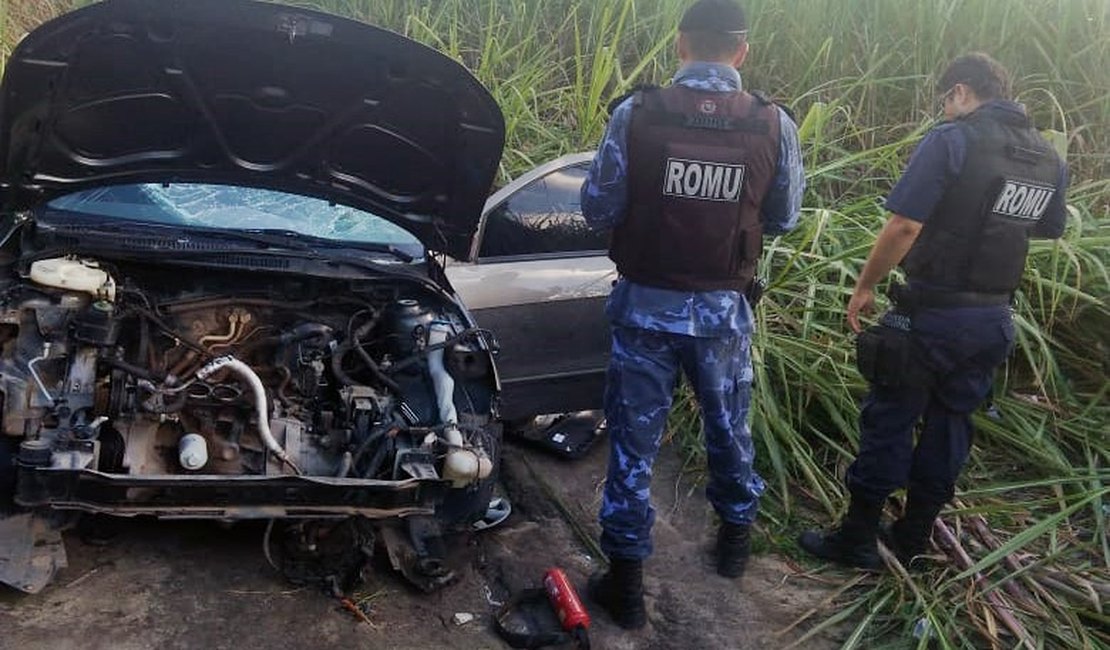 Carro roubado é encontrado depenado em São Miguel dos Campos