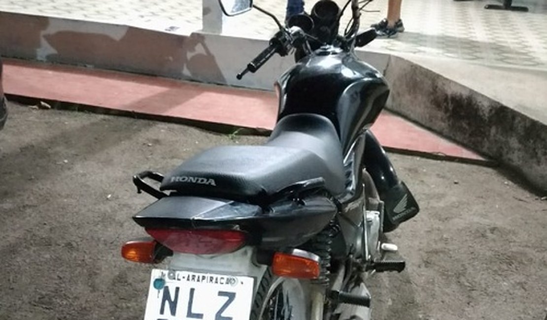 PM recupera motocicleta utilizada em assalto no bairro Brasília, em Arapiraca