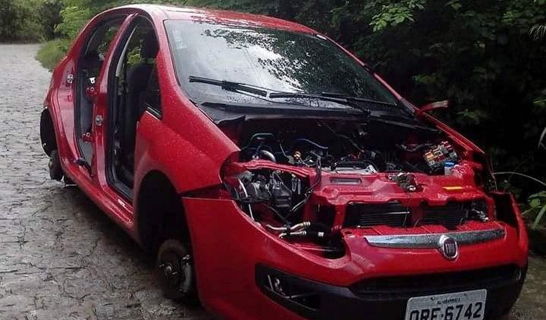 Veículo roubado em estacionamento de padaria de Arapiraca é encontrado em Maceió