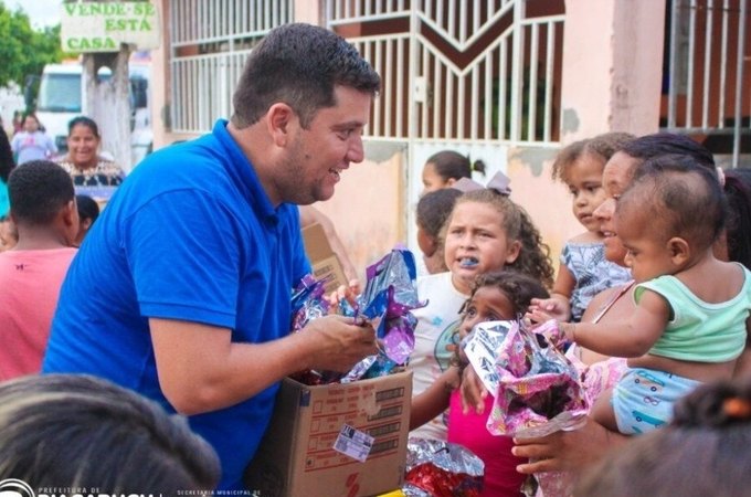 Juiz cassa mandatos do prefeito de Piaçabuçu, Rymes Lessa, e do vice, Carlos Ronalsa, por abuso de poder nas eleições 2024