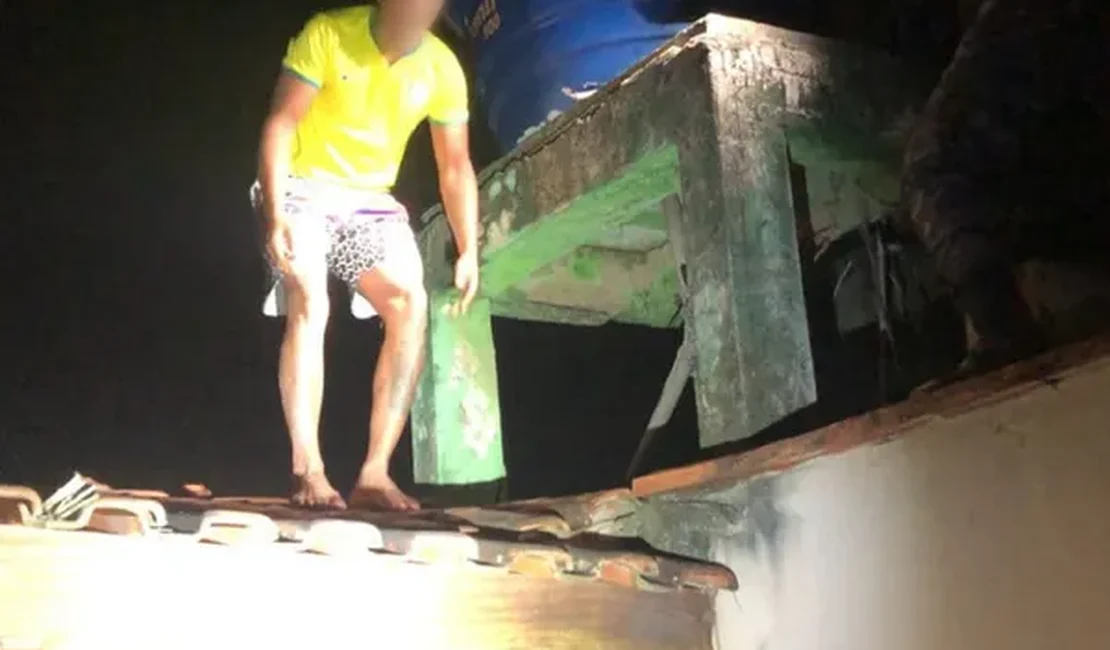 Dois homens são mortos em briga durante festa e autor tenta se esconder em caixa d'água