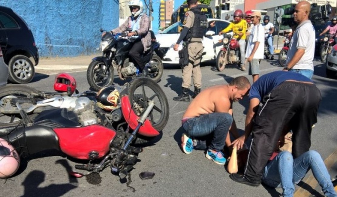 Choque entre três motos deixa três feridos e congestiona Ladeira Geraldo Melo