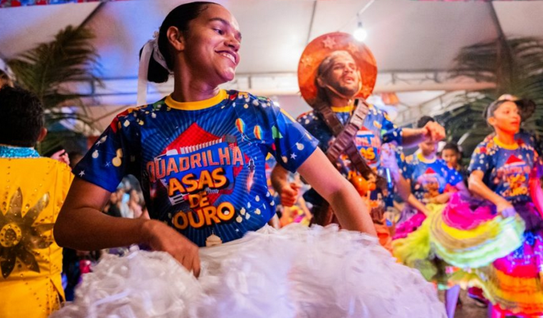 Mesmo sob chuva, Vale do Perucaba e Manoel Teles animam o 3° dia dos arraiás comunitários de Arapiraca