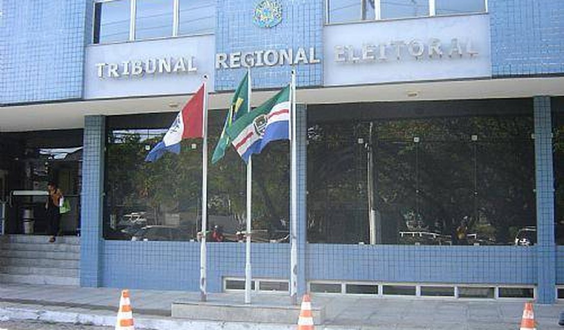 Homens roubam arma de vigilante do Tribunal Regional Eleitoral em Maceió