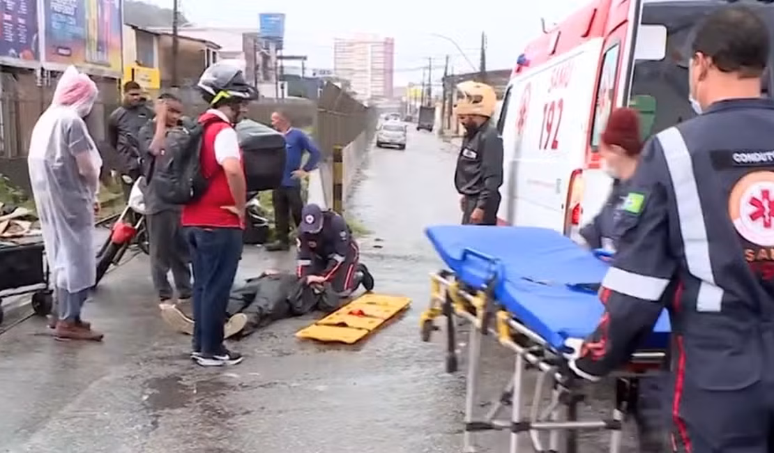 Motociclista é atropelado por carro em cruzamento entre Cambona e Bom Parto, em Maceió