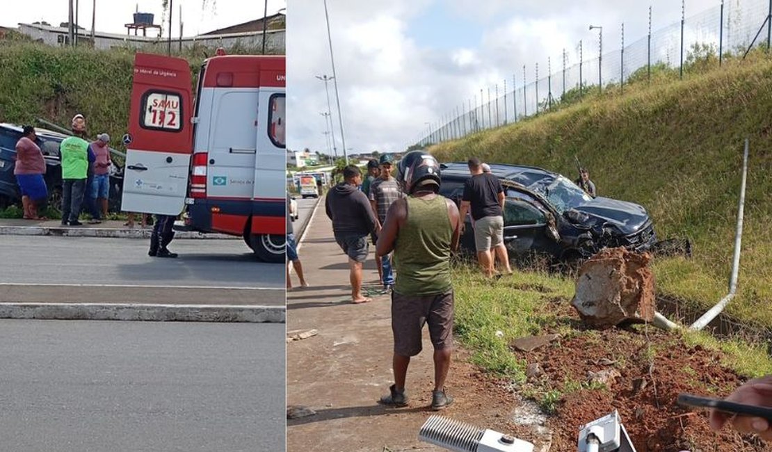 Condutora perde controle da direção e derruba postes no Lago da Perucaba, em Arapiraca; assista