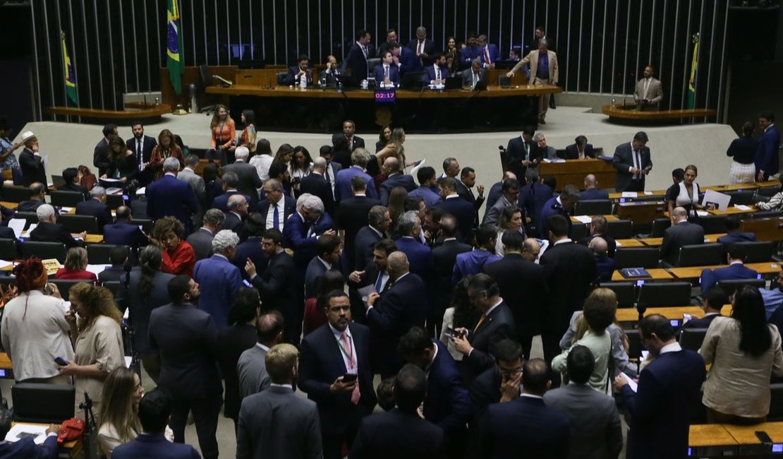 Câmara aprova isenção do Imposto de Renda para quem ganha até R$ 5 mil